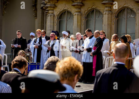 Tambour et service interconfessionnel tenu dans le cadre de commémorations du centenaire de la PREMIÈRE GUERRE MONDIALE dans la ville de Brighton à l'extérieur le Pavillon Royal dans l'East Sussex Dimanche 03/08/14. Banque D'Images