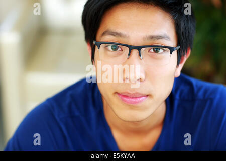 Closeup portrait of a serious asian man Banque D'Images