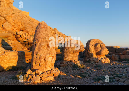 Chefs d Herakles-Artagnes, un aigle et un lion, Terrasse Est, tombe du roi Antiochus I, Mont Nemrut Dagi Nemrut, Banque D'Images