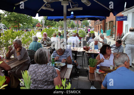 Cafe de la chaussée, Waterside, Stratford-upon-Avon, Royaume-Uni Banque D'Images