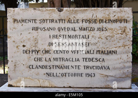 Mémorial aux soldats italiens Linopoti de massacre par les forces allemandes, 1943, cimetière catholique, Kos, Grèce Banque D'Images