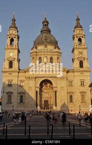 La basilique Saint-Etienne en fin d'après-midi, Budapest Hongrie Banque D'Images