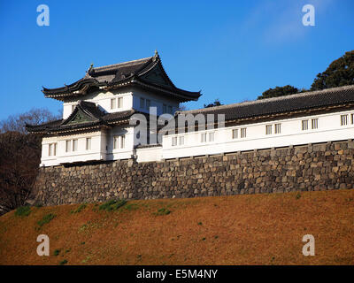 Vue sur Fujimi-Yagura de l'intérieur les composés du Palais Impérial de Tokyo, Tokyo, Japon Banque D'Images