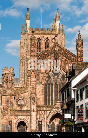 Cathédrale de Hereford, Herefordshire, Royaume-Uni. Le front ouest (reconstruit en 19C après s'être effondré) vu de King Street Banque D'Images