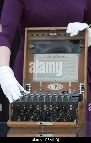 Maison de vente aux enchères Christie's présente les éléments de la 'hors de l'ordinaire et sa vente, Londres, Royaume-Uni. La machine de chiffrement Enigma allemande. Banque D'Images