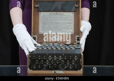 Maison de vente aux enchères Christie's présente les éléments de la 'hors de l'ordinaire et sa vente, Londres, Royaume-Uni. La machine de chiffrement Enigma allemande. Banque D'Images