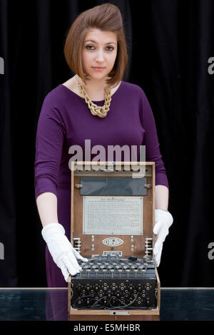 Maison de vente aux enchères Christie's présente les éléments de la 'hors de l'ordinaire et sa vente, Londres, Royaume-Uni. La machine de chiffrement Enigma allemande. Banque D'Images