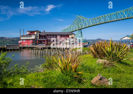 Le port et le pont Astoria-Megler à Astoria, Oregon, USA. Banque D'Images