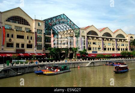 Singapour : Riverside Point, une collection d'entrepôts du 19ème siècle sur la rivière Singapour en face de Clarke Quay Banque D'Images