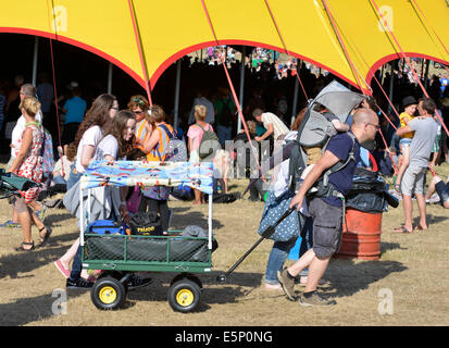 Dorset, UK. 3e août, 2014. Camp Bestival music and arts festival familial au château de Lulworth, Dorset , la Grande-Bretagne. 3 Août, 2014 Credit : Dorset Media Service/Alamy Live News Banque D'Images