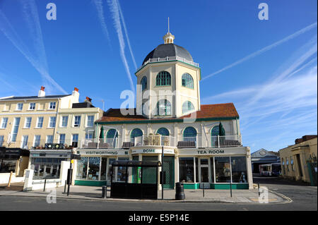 Worthing West Sussex UK - la célèbre cathédrale cinéma sur le front qui apparaît dans le film 'Wish You Were Here' Banque D'Images