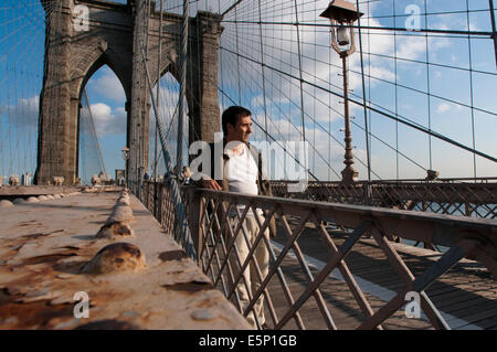 Le Pont de Brooklyn, New York City Etats-unis d'Amérique du Nord. Pont de Brooklyn . Construit entre 1870 et 1883 , et dans Banque D'Images