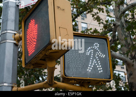 Une promenade lumineuses à une promenade dans la ville de New York. Banque D'Images