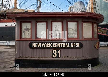 La maison de pilotage de l'ancien New York Central remorqueur à vapeur numéro 31 sur l'affichage sur le quai 16 à South Street Seaport. Pier 1 port Banque D'Images