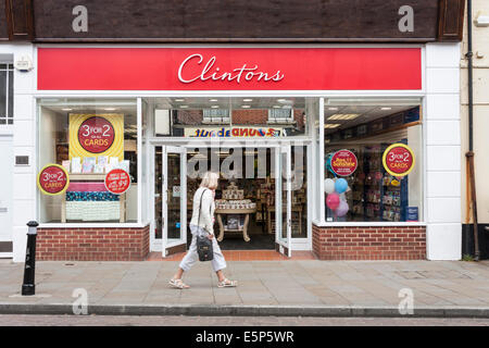 Clinton's Card Shop entrée, Romsey, Hampshire, England, GB, au Royaume-Uni. Banque D'Images