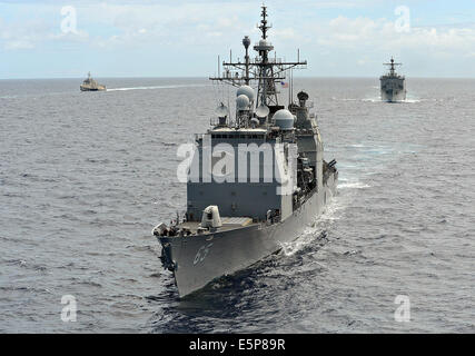 US Navy de la classe Ticonderoga croiseur lance-missiles USS lors de Chosin Exercice Rim of the Pacific le 25 juillet 2014 au large de la côte d'Hawaï. Banque D'Images