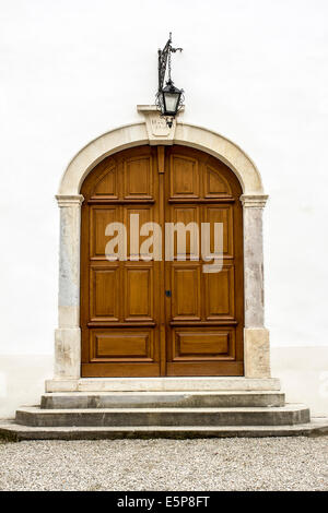 Entrée privée, sol en bois massif de la porte du château. Banque D'Images