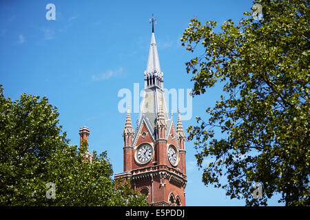 Tour de l'horloge de la gare de St Pancras, London, UK Banque D'Images