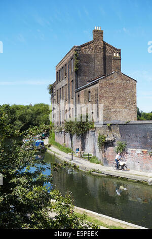 Vieux bâtiment, anciennement un poisson / Bureau du charbon à côté du Regent's Canal, King's Cross, Londres, UK Banque D'Images