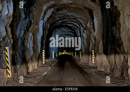 Tunnel à voie unique entre Husar et Mikladalur, Kalsoy, îles Féroé, Danemark Banque D'Images