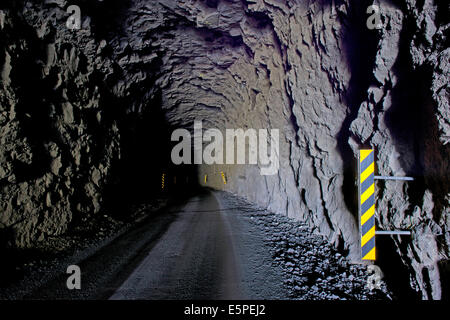 Tunnel à voie unique entre Husar et Mikladalur, Kalsoy, îles Féroé, Danemark Banque D'Images