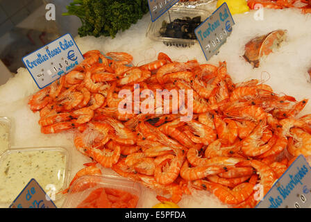 Fruits de mer sur l'affichage dans la Rue Lepic Paris France Banque D'Images