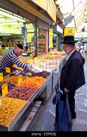 Boutique de fruits secs, du marché Mahane Yehuda, Jérusalem, Israël Banque D'Images