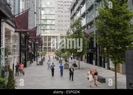 Shopping dans l'Avenue, Manchester, Angleterre, Royaume-Uni, Europe Banque D'Images