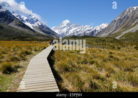 Boardwalk sur Hooker Valley Trail, Parc National du Mont Cook, Site de l'UNESCO, la région de Canterbury, île du Sud, Nouvelle-Zélande Banque D'Images