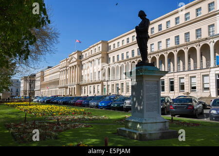 La promenade et les bureaux municipaux, Cheltenham, Gloucestershire, Angleterre, Royaume-Uni, Europe Banque D'Images