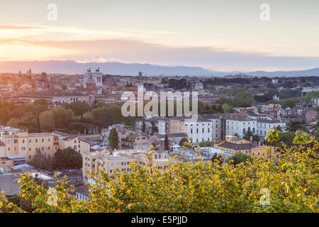 La vue sur les toits de Rome du Gianicolo. Banque D'Images