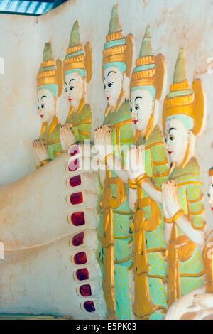 Les sculptures du Temple, Nget Pyaw Taw Pagode, Pindaya, Myanmar (Birmanie), l'Asie Banque D'Images