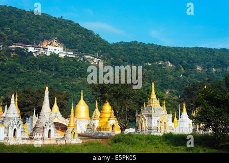 Nget Pyaw Taw ci-dessous entrée de la pagode Shwe Oo Min grotte naturelle pagode, Pindaya, Myanmar (Birmanie), l'Asie Banque D'Images