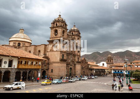 Vue sur Iglesia de la Compania de Jesus l'église et de l'église de La Merced, Cuzco, Site du patrimoine mondial de l'UNESCO, le Pérou, Amérique du Sud Banque D'Images