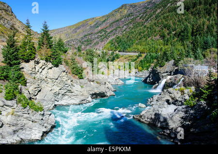 L'eau turquoise de la rivière Kawarau dans le Kawarau Gorge, Otago, île du Sud, Nouvelle-Zélande, Pacifique Banque D'Images