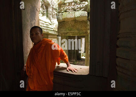 Deux moines bouddhistes Preah Khan Temple. Bakan ou Preah Khan Temple Kampong Svay. Le Bakan temples sont situés dans Ta Siang village Banque D'Images