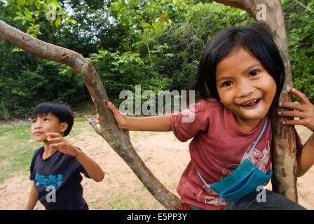 Portrait d'une jeune fille de Ta Som Temple. Ta Som est situé à 16.7 km de Siem Reap (26 minutes en voiture et plus et heure et demie Banque D'Images