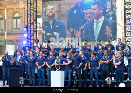 Sydney, Australie. Le 05 août, 2014. NSW Waratahs Rugby super réception officielle. L'équipe sur le défilé de la foule avant d'entretiens individuels : Action Crédit Plus Sport/Alamy Live News Banque D'Images