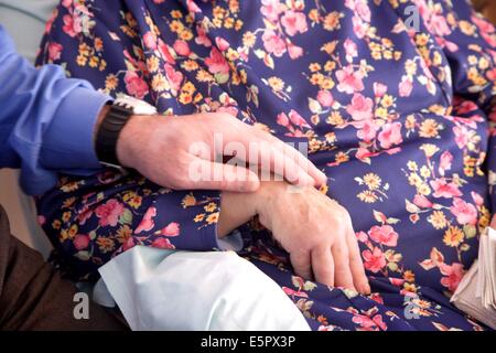 Femme âgée à l'hôpital Paul Brousse, département de gérontologie, Villejuif, France, Ministère adaptés pour des séjours à long terme Banque D'Images