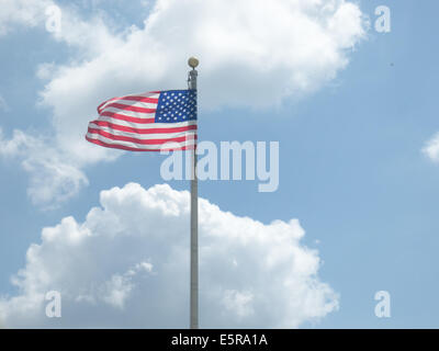 US flag against clear blue sky Banque D'Images