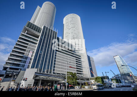 JR Central Towers s'élever au-dessus de la station de Nagoya à Nagoya, au Japon. Banque D'Images