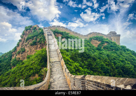 Grande Muraille de Chine. Les sections non réhabilitées à Jinshanling. Banque D'Images
