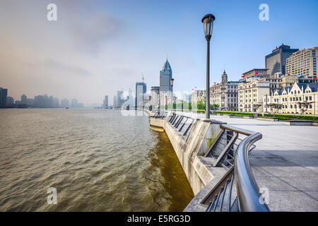 Shanghai, Chine à partir de la Bund tôt le matin. Banque D'Images