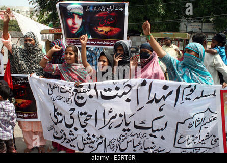 Karachi, Pakistan. Le 05 août, 2014. Des militants chiites International/protestent à l'anniversaire de Jannat-ul-Baqee cimetière démolition de Madina en 1924 comme ils ont exigé pour la reconstruction de Jannat-ul-Baqee à Lahore, press club le Mardi, Août 05, 2014. Credit : Asianet-Pakistan/Alamy Live News Banque D'Images