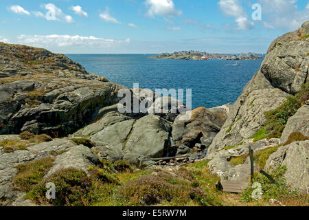 Vue depuis l'île de Stora Dyrön sur l'île d'Åstol Îles Tjörn, municipalité, Bohuslan, comté de Västra Götaland, en Suède. Banque D'Images