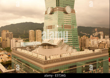 Taipei 101 mall et tour Banque D'Images