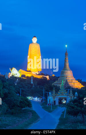En Asie du sud-est, le Myanmar Monywa, Bodhi, Tataung, la plus grande statue de Bouddha dans le monde Banque D'Images