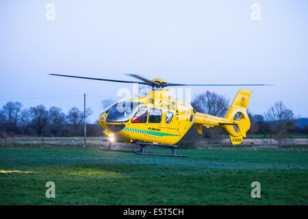 Dorset et Somerset air ambulance helicopter Banque D'Images