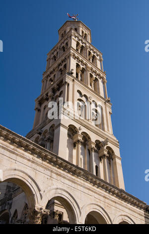 Clocher de la cathédrale saint Domnius à Split, Croatie. Banque D'Images