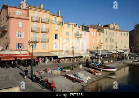 Vieux Port ou le port Saint Tropez Var Côte-d'Azur France Banque D'Images